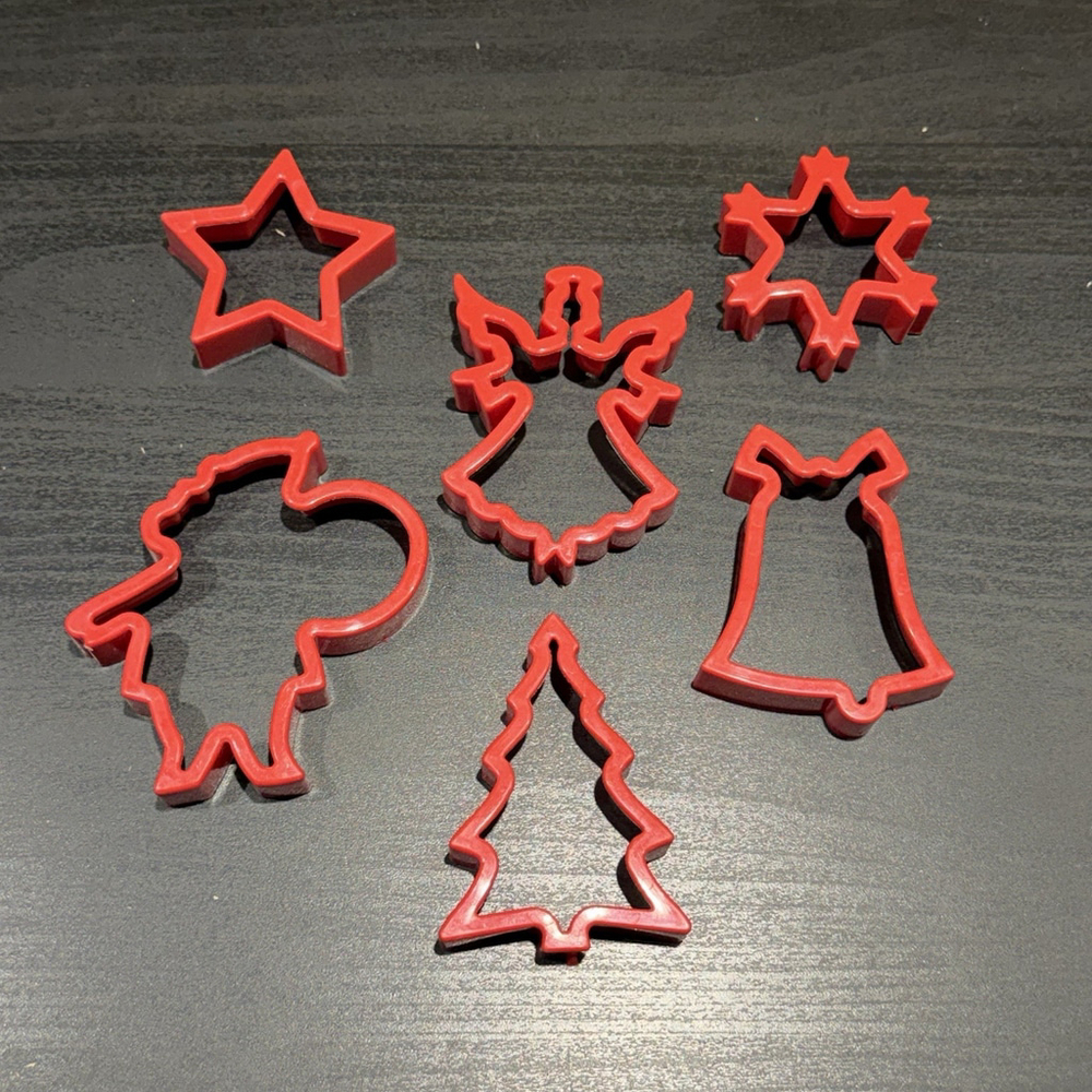 Plastic Christmas Cookie Cutter Lot of 6 Red Tree Star Angel Santa Bell Flake